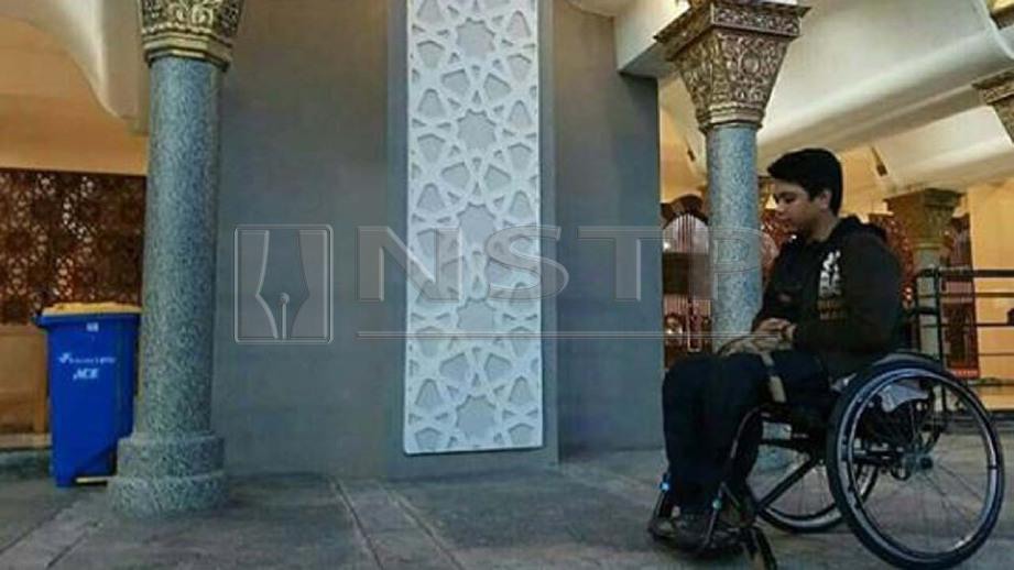 Abraham menulis pengalaman dan menyiarkan video yang menidakkan golongan berkerusi roda memasuki Masjid Besar Sumatra Barat. FOTO IG Abraham Ismed