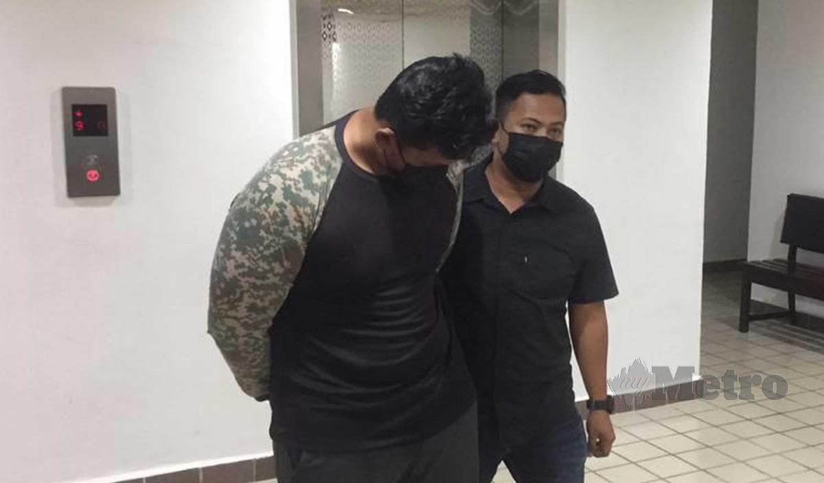 ROSLAN mengaku tidak bersalah di Mahkamah Sesyen Kuala Terengganu atas pertuduhan melakukan amang seksual fizikal terhadap seorang budak lelaki. FOTO Faizul Azlan Razak