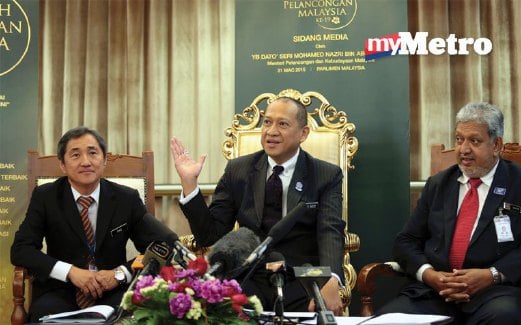 MOHAMED Nazri (tengah) bersama Penasihat APM 2014/2015 Datuk Ong Hong Peng (kiri) dan Pengerusi APM 2014/2015 Datuk Mirza Mohammad Taiyab berucap semasa majlis sidang media Anugerah Pelancongan Malaysia 2014/2015