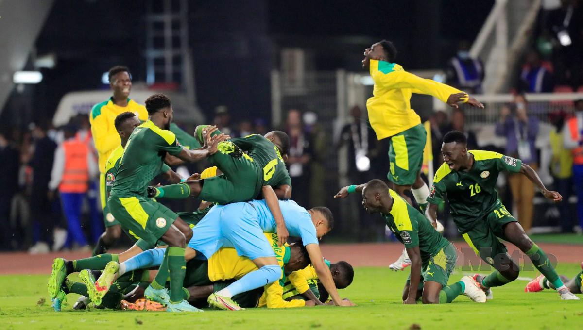 PEMAIN Senegal meraikan kejayaan memenangi Piala Negara-Negara Afrika baut kali pertama. FOTO Reuters