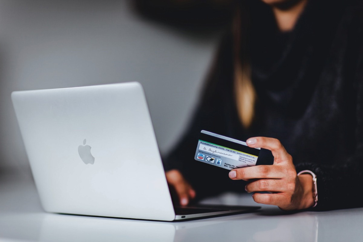 APPLE sekat lebih 3.3 juta transaksi kad kredit yang dicuri. - FOTO Google 
