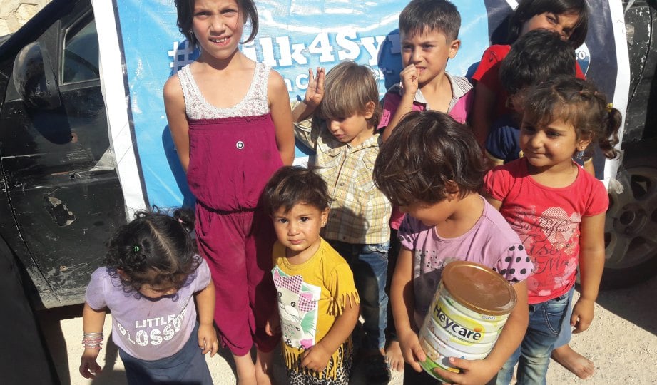 SUSU tepung untuk kanak-kanak Syria selamat diagihkan di Aleppo dan Adnan City.