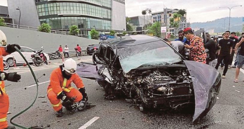 Rempuh tembok jejantas  Harian Metro