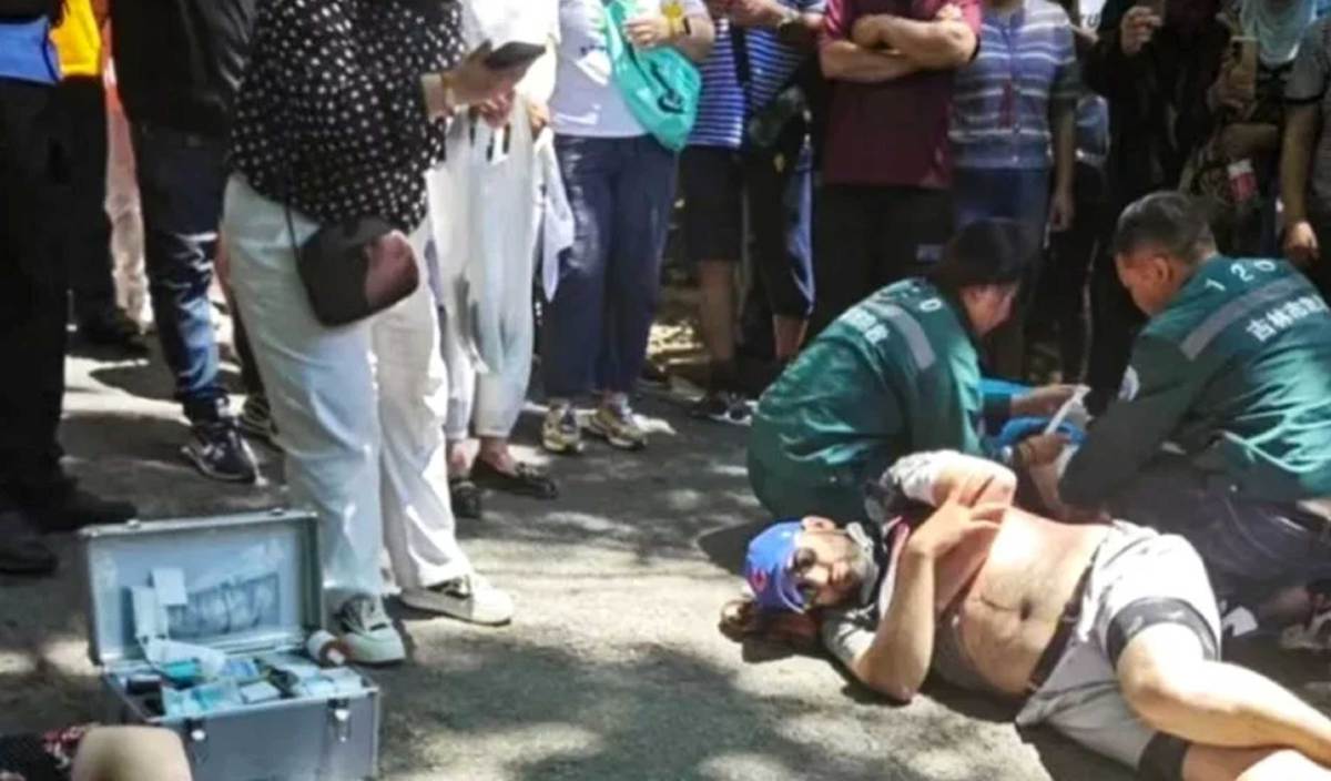 GAMBAR tular empat pensyarah jemputan dari Cornell College cedera dalam serangan tikaman di sebuah taman awam di Jilin. FOTO X