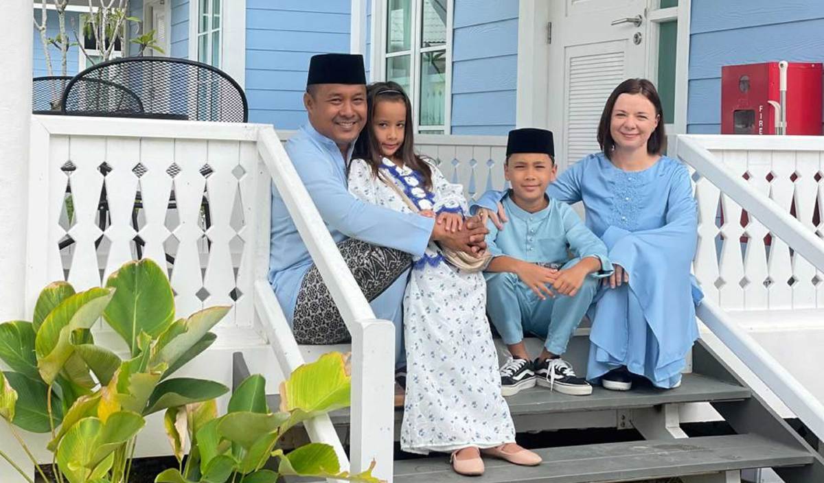 JAMALUDIN bersama isteri dan dua anaknya. FOTO Ihsan Jamaludin Musa