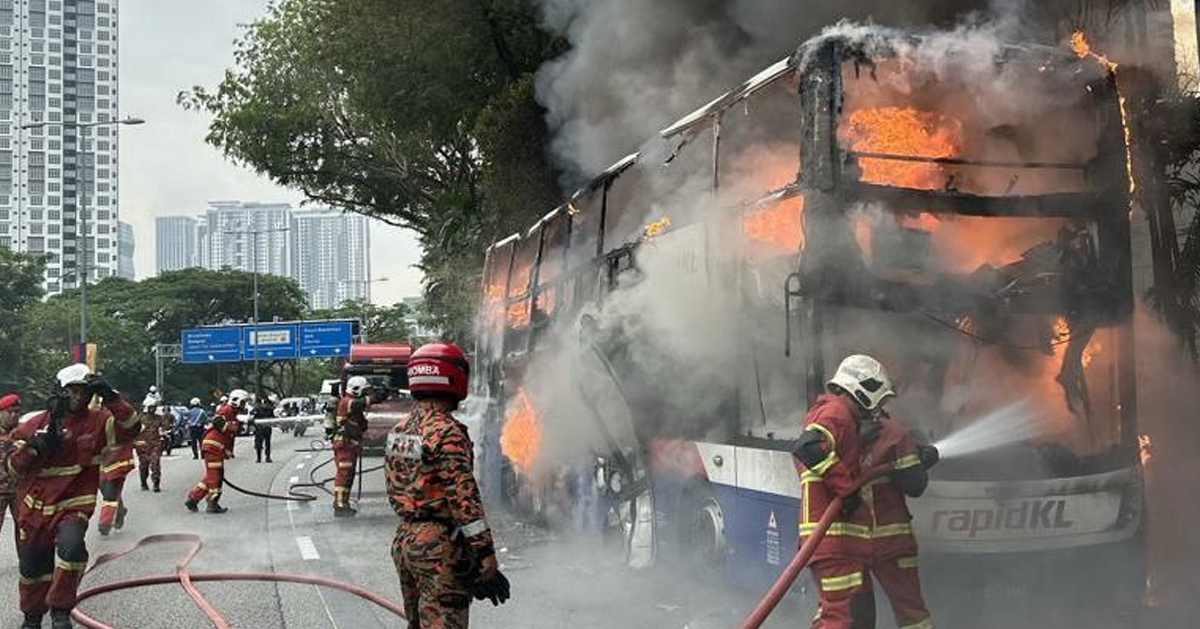 Api bermula dari belakang bas