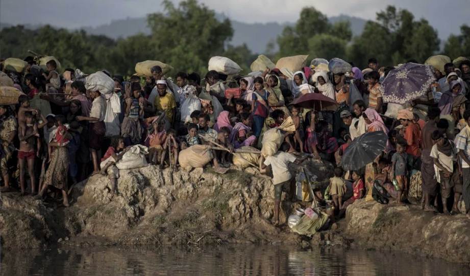 PELARIAN Rohingya ditempatkan di pulau Bhashan Char tidak dibenarkan meninggalkan pulau itu kecuali untuk kembali ke negara asal. FOTO AFP