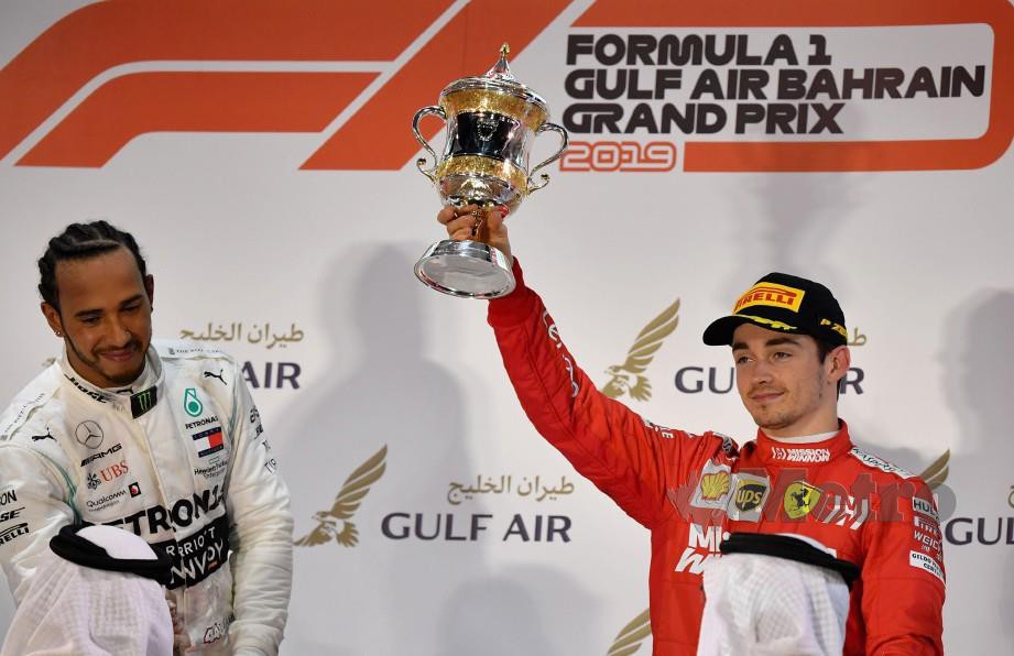 LECLERC (kanan) ceria di podium selepas menduduki tempat ketiga di belakang Hamilton dan Bottas. — FOTO AFP
