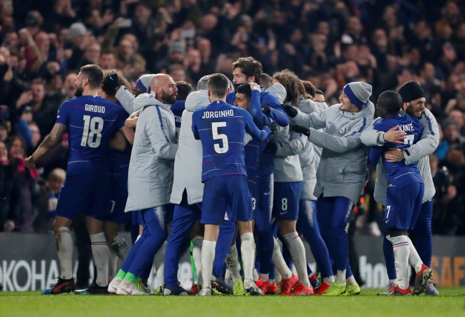 PEMAIN Chelsea meraiakan kejayaan selepas menewaskan Spurs dalam penentuan sepakan penalti. FOTO/AFP