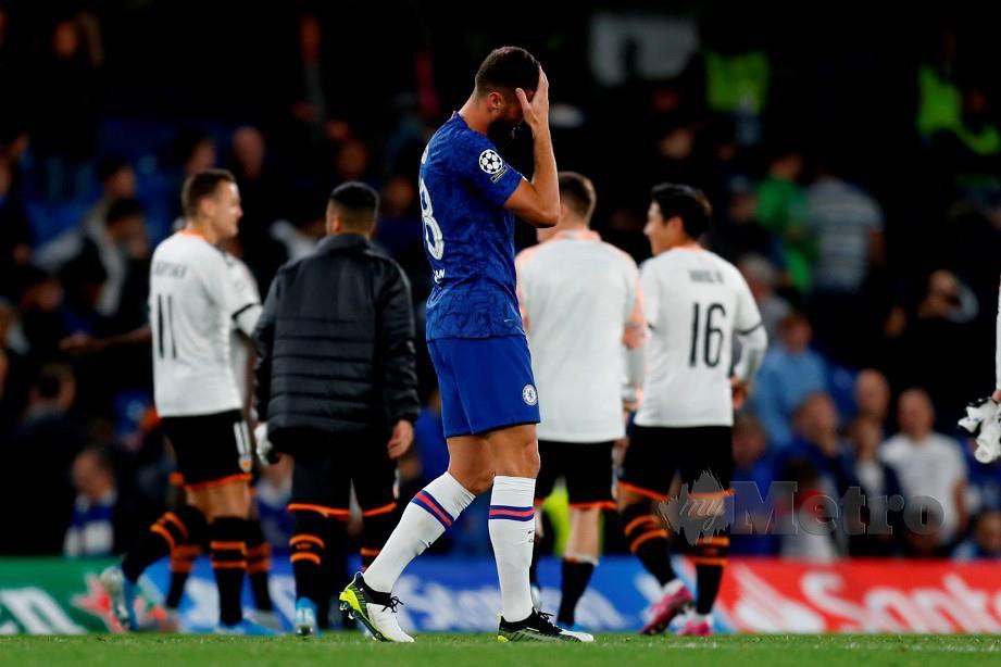 Reaksi penyerang Chelsea, Olivier Giroud (tengah) dalam salah satu perlawanan Liga Juara-Juara baru-baru ini. FOTO AFP