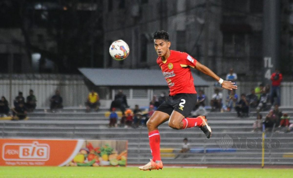 CHE Rashid menuntut rakan sepasukan meningkatkan prestasi pada pertembungan dengan Kelantan United, malam esok. FOTO FB NSFC.