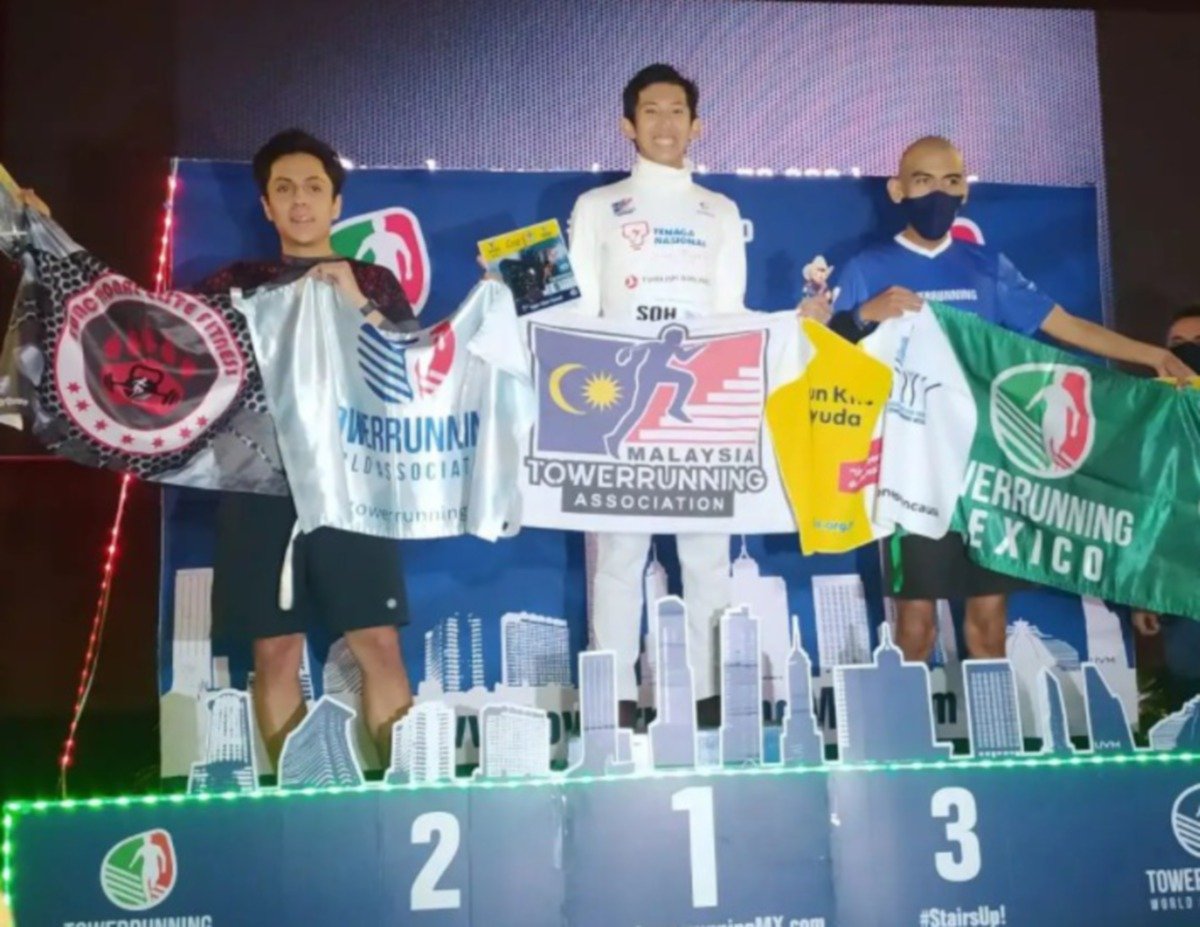 WAI Ching (tengah) bangga berada di podium. Foto Instagram Mastowerrunner
