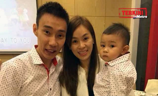 CHONG Wei bersama isteri dan anaknya. FOTO Twitter Lee Chong Wei