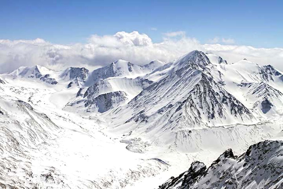 TUJUH pendaki dikhuatiri mati selepas hilang dalam runtuhan di Gunung Chuya, selatan Siberia. FOTO SiberianTimes