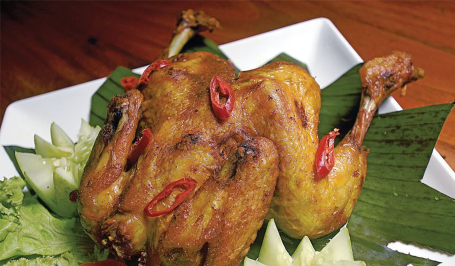 LAUK-PAUK masakan Sunda menepati selera tempatan.