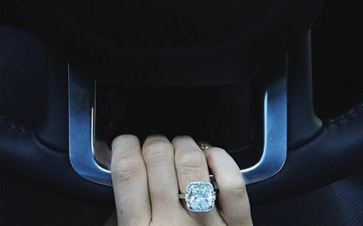HADIAH cincin berlian dari insan istimewa.