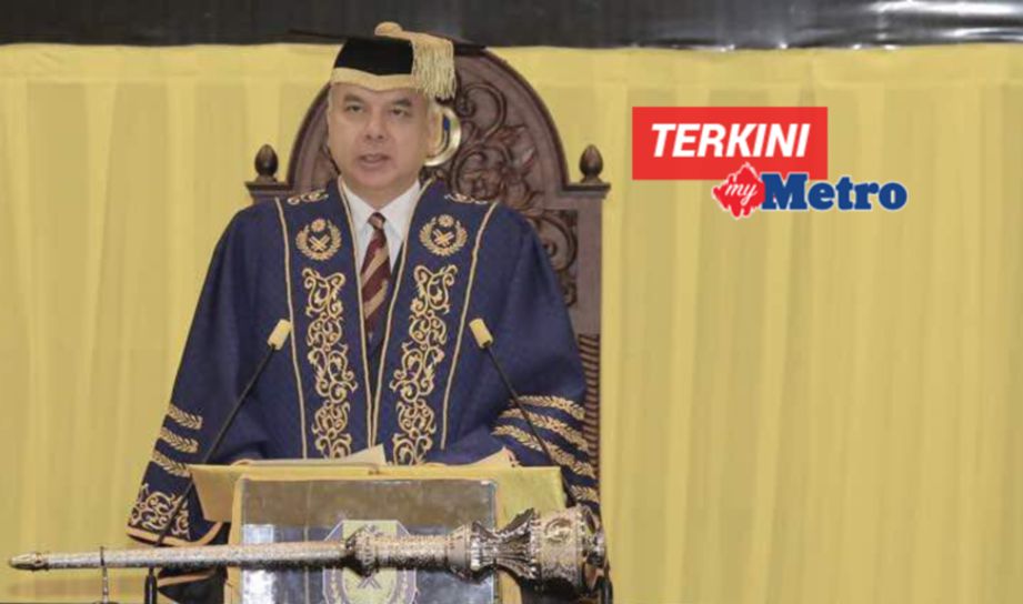 SULTAN Perak, Sultan Nazrin Muizzuddin Shah bertitah pada Istiadat Konvokesyen Universiti Sultan Azlan Shah ke-10 di Dewan Jubli Perak, Kuala Kangsar. FOTO Abdullah Yusof 