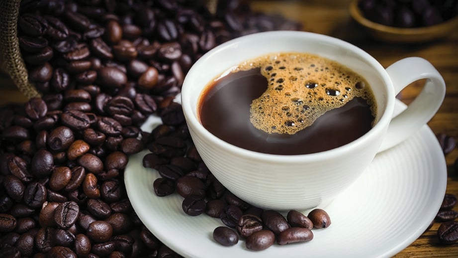 MINUMAN kopi satu daripada punca menyebabkan pening. - FOTO Google