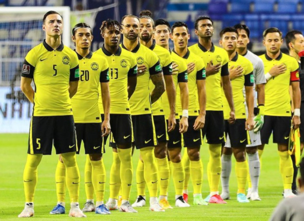 Cools (kiri sekali) ketika mewakili Harimau Malaya pada kelayakan Piala Dunia di Dubai. FOTO Instagram djcools21