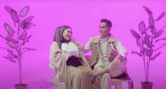 Bertemakan cinta dan genre pop, bait-bait lirik dalam lagu ‘Warna Warni’ ini bakal menarik perhatian pendengar. - FOTO TV3 Malaysia
