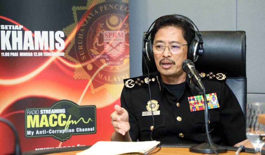 AZAM ketika ditemuramah oleh siaran radio MACC FM di Putrajaya. FOTO Ihsan SPRM