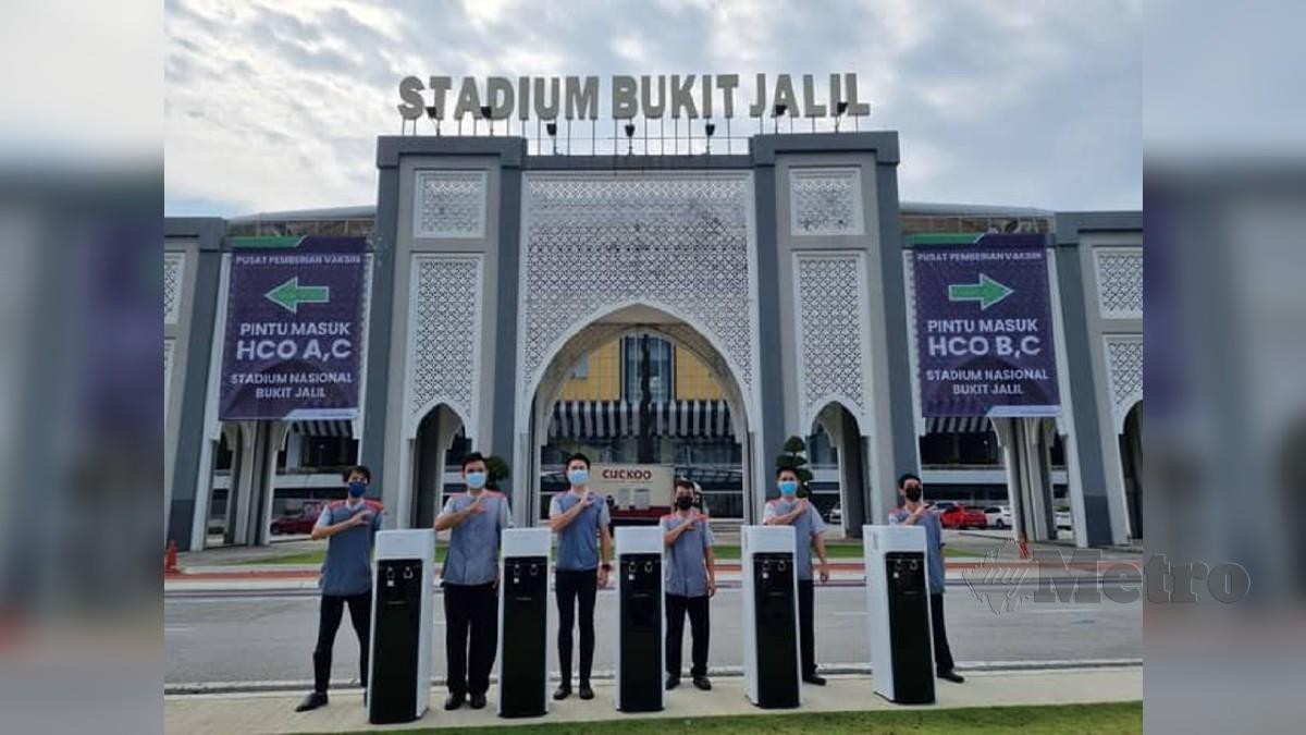 Petugas Cuckoo di PPV Stadium Bukit Jalil, Kuala Lumpur. Foto Ihsan Cuckoo