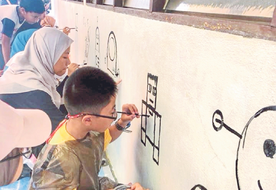 LUKISAN Mural dan demostrasi memasak oleh kanak-kanak  Program Pendidikan Khas Integrasi (PPKI) di Sekolah Kebangsaan (SK) Taman Medan, Petaling Jaya, Selangor. 