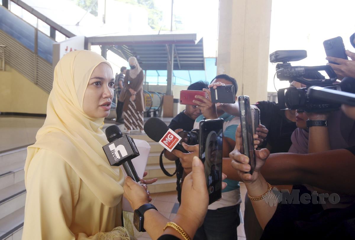 Puteri Sarah ketika ditemui wakil media selepas menghadiri Jawatan Kuasa Pendamai di Jabatan Agama Islam Wilayah Persekutuan (JAWI), Kuala Lumpur. FOTO HAIRUL ANUAR RAHIM