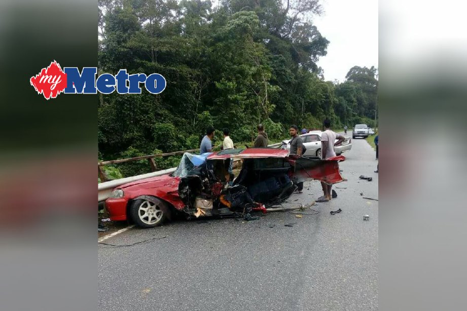Kemalangan di Kampung Lepan Anjung, Jalan Jelawang-Gua Musang, dekat Dabong, yang mengorbankan seorang wanita, hari ini. FOTO  ihsan pembaca (Group info sana sini)
