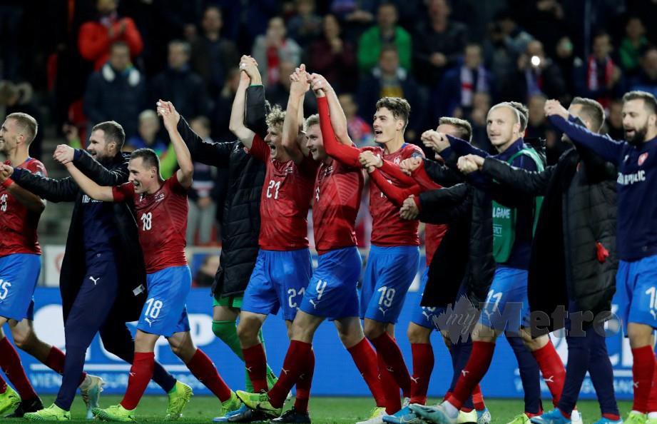 Pemain pasukan Republik Czech meraikan kemenangan ke atas England. FOTO Reuters