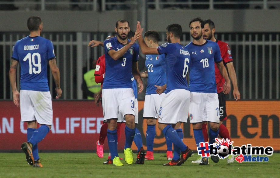 PEMAIN Itali meraikan kemenangan ke atas Albania. -Foto AFP