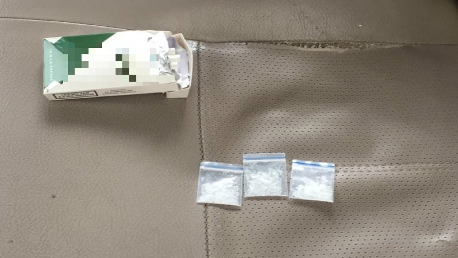 TIGA paket dadah jenis syabu seberat 2.85 gram yang dirampas daripada suspek. FOTO Ihsan PDRM.