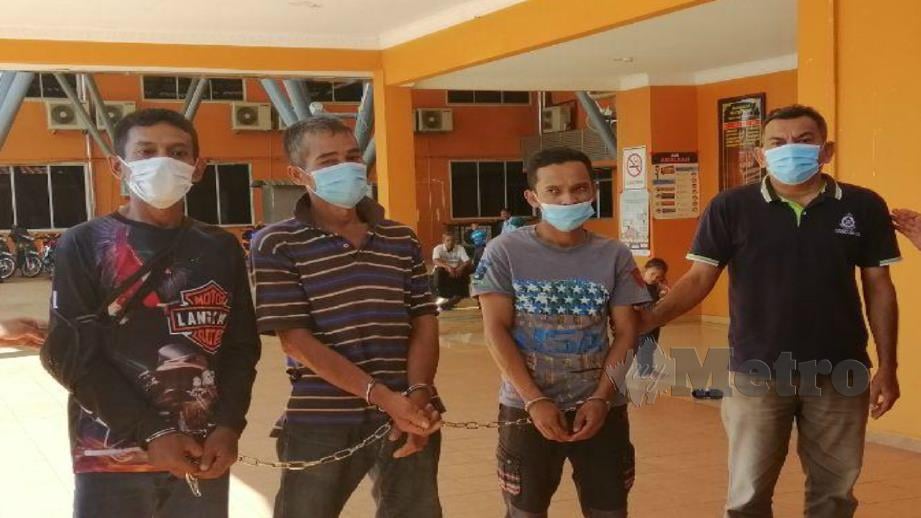 MOHD Saiful Bahri (kiri) ditahan lagi atas kesalahan dadah bersama dua lagi rakannya. FOTO Zatul Iffah Zolkiply.