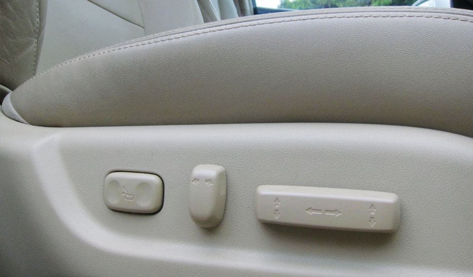 TEMPAT duduk pemandu boleh dilaras secara elektronik.