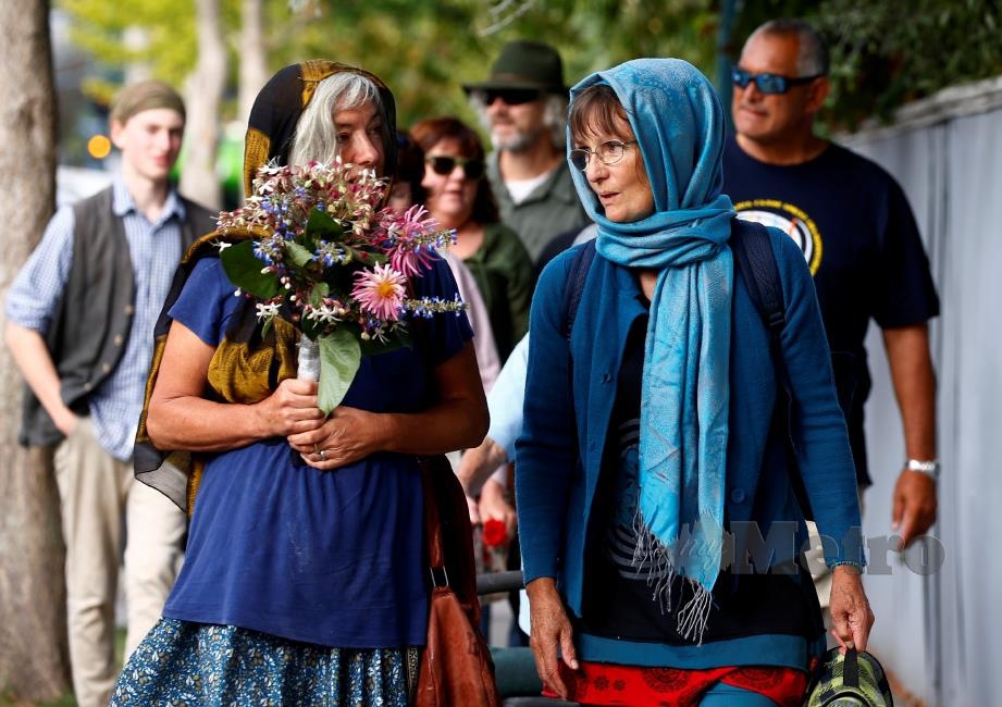 DANA sebanyak NZ$10.8 juta (RM30 juta) berjaya dikumpul melalui dua laman web untuk membantu mangsa insiden Chrischurch. FOTO: Reuters