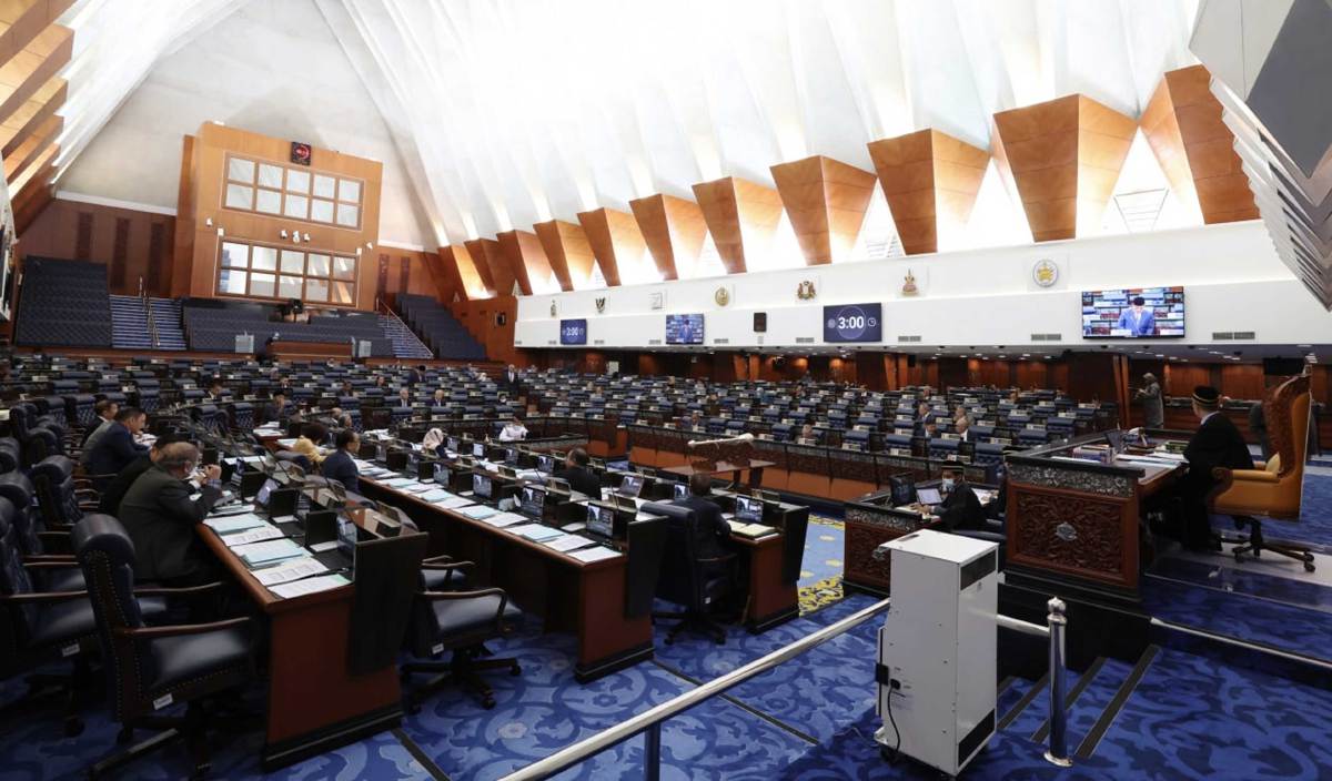 MESYUARAT Ketiga Penggal Kelima Parlimen ke-14 bagi Dewan Rakyat yang diketuai oleh Yang Dipertua Dewan Rakyat Tan Sri Azhar Azizan Harun di Bangunan Parlimen hari ini. FOTO BERNAMA