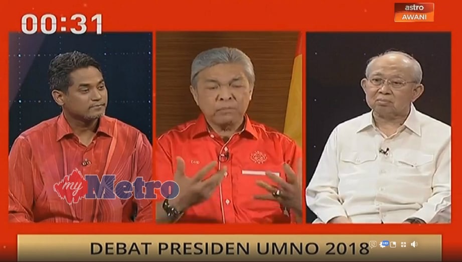 (DARI kiri) Khairy, Ahmad Zahid dan Tengku Razaleigh ketika Debat Presiden UMNO 2018 disiarkan Astro Awani di Kuala Lumpur, malam tadi.