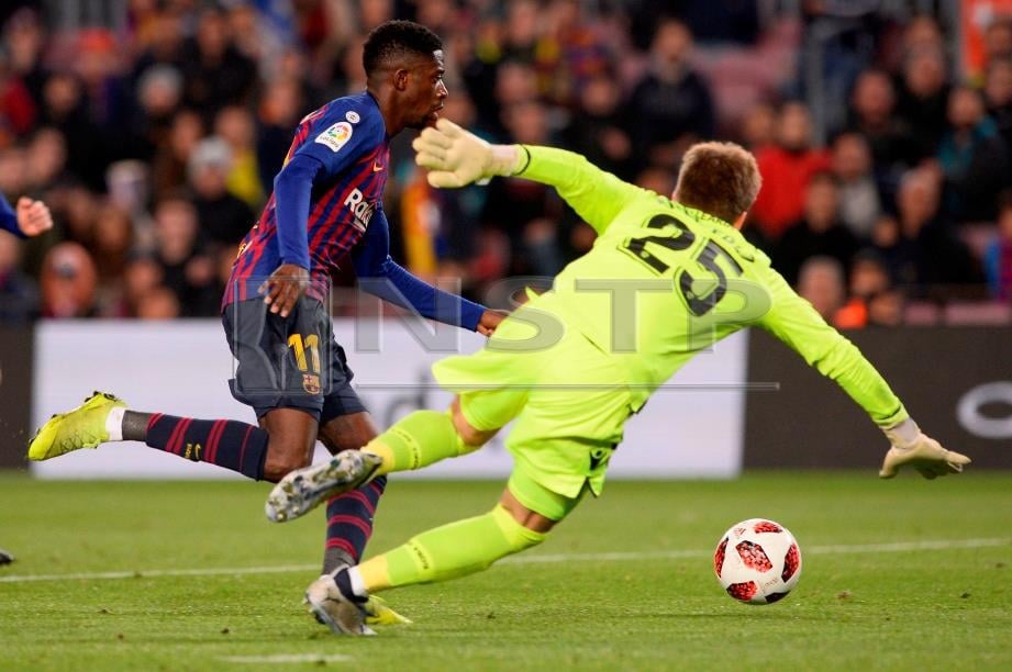 DEMBELE (kiri) ketika menjaringkan gol Barca. FOTO/AFP