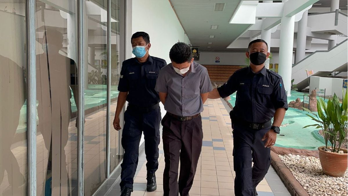 RONNEY Soo Eng Lee didenda RM3,500 atas kesalahan menghina Yang di-Pertuan Agong, Permaisuri dan pemimpin tertinggi Melaka. FOTO Meor Riduwan Meor Ahmad.
