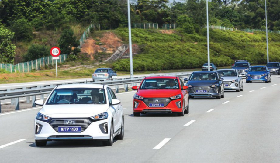 REKA bentuk Hyundai Ioniq berciri aerodinamik.