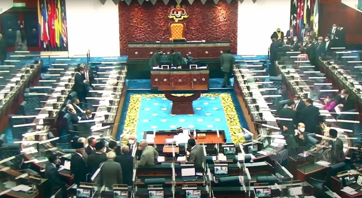 SUASANA di Sidang Dewan Rakyat selepas ditangguhkan oleh Timbalan Yang Dipertua Dewan Rakyat, Datuk Mohd Rashid Hasnon.  