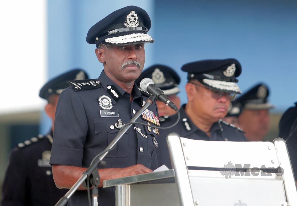 M Kumar ketika menyampaikan ucapan pada Perhimpunan Bulanan Polis Kontinjen Johor di Ibu Pejabat Polis Kontinjen (IPK) Johor, Johor. FOTO NUR AISYAH MAZALAN
