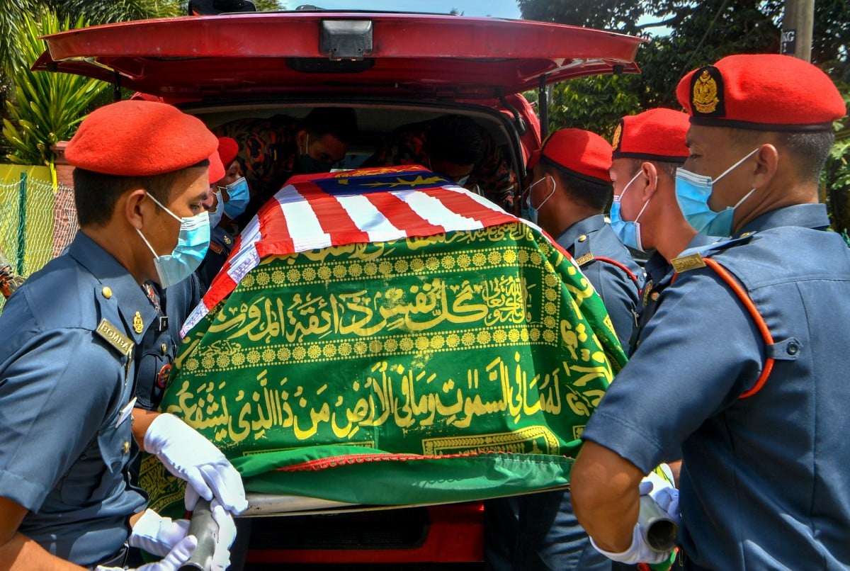 Jenazah Allahyarham Mohd Diya dibawa ke Tanah Perkuburan Masjid An-Nur, Krubong hari ini untuk dikebumikan, hari ini. FOTO BERNAMA