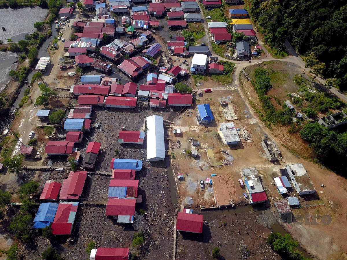 Kawasan penempatan penduduk di kampung Bukit Malut. FOTO NSTP