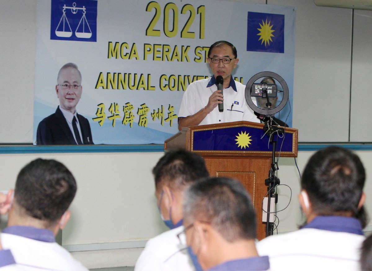 Dr Mah Hang Soon  berucap pada Mesyuarat Agung Tahunan MCA Perak di MCA Perak hari ini. FOTO BERNAMA