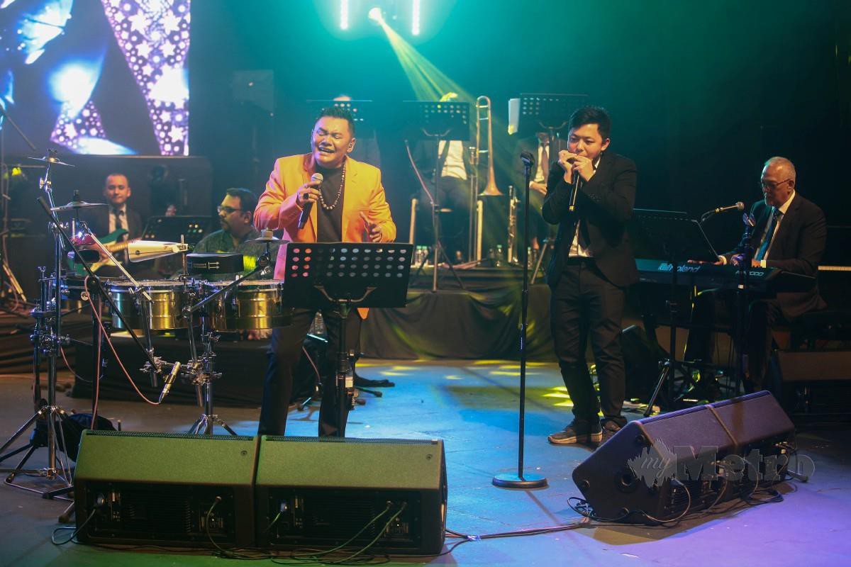 Zainal Abidin pada persembahan musik beliau, ZAINALABIDIN The Legacy Of Sound di Kuala Lumpur Performing Arts Centre (KLPAC). FOTO GENES GULITAH