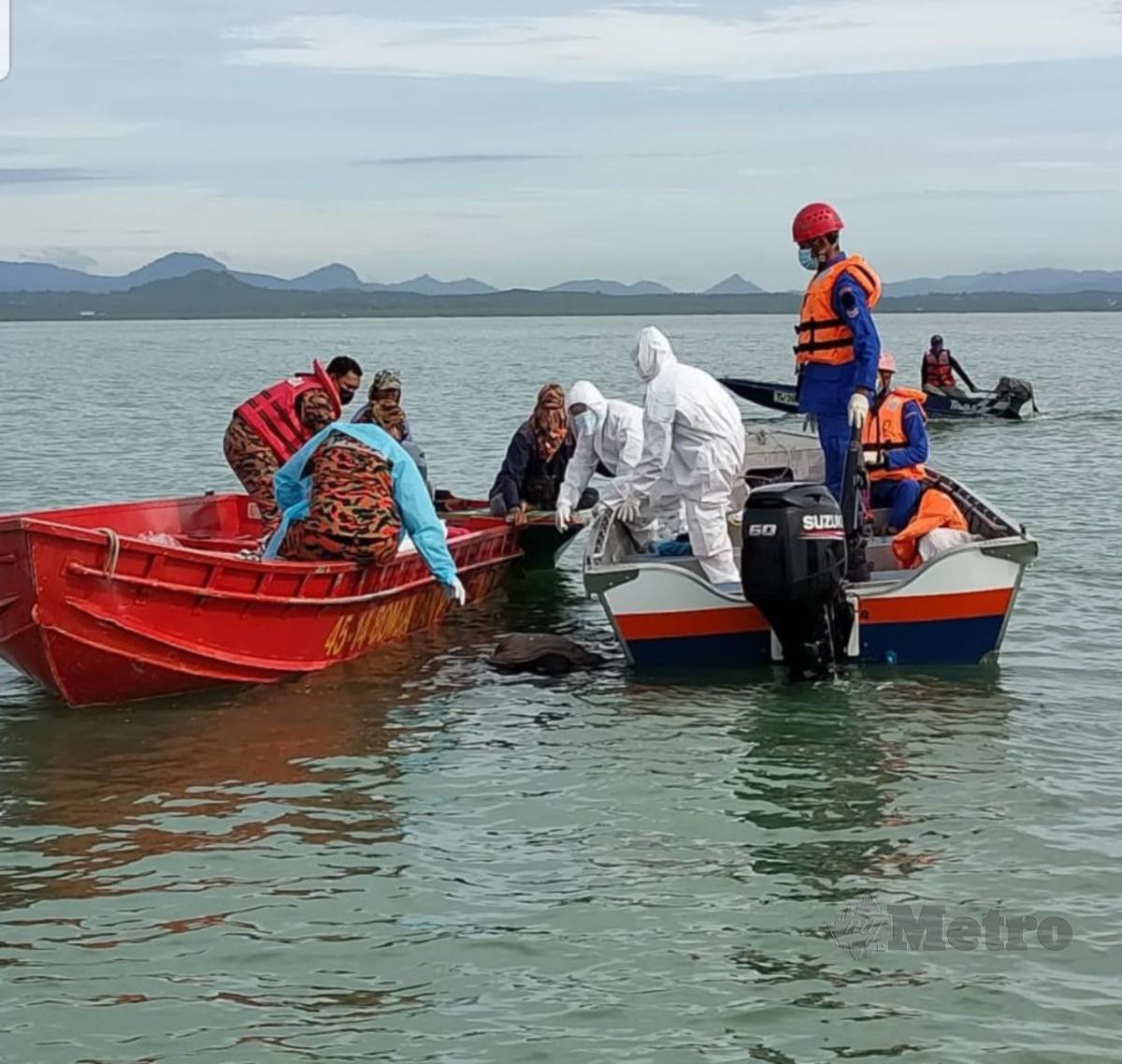 Mayat terakhir mangsa bot karam di kawasan perairan Batu Payung, Sabtu lalu ditemui jam 8.35 pagi tadi. FOTO Ihsan Bomba