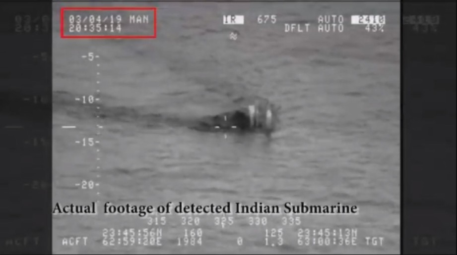 PETIKAN rakaman video kapal selam didakwa milik India yang dirakam tentera laut Pakistan. - Agensi
