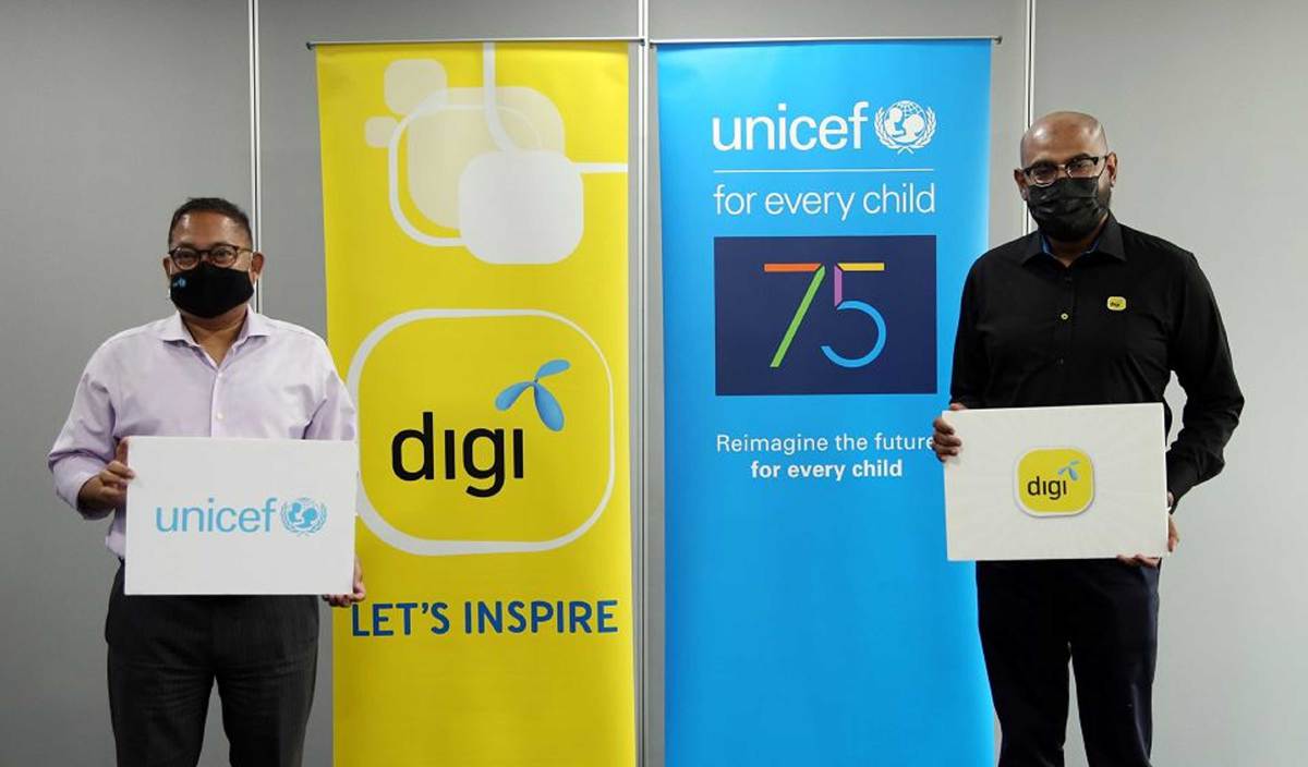 WAKIL UNICEF ke Malaysia dan Brunei, Dr Rashed Mustafa Sarwar (kiri) dan Ketua Pegawai Hal Ehwal Korporat Digi Kuala Lumpur, Joachim Rajaram menyempurmakan majlis menandatangani MoU. FOTO Ihsan Digi