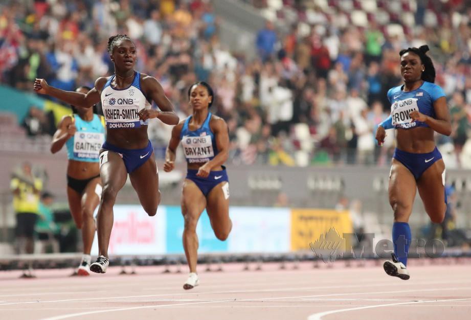 DINA melepasi garisan penamat untuk menjuarai acara 200m wanita. — FOTO Reuters